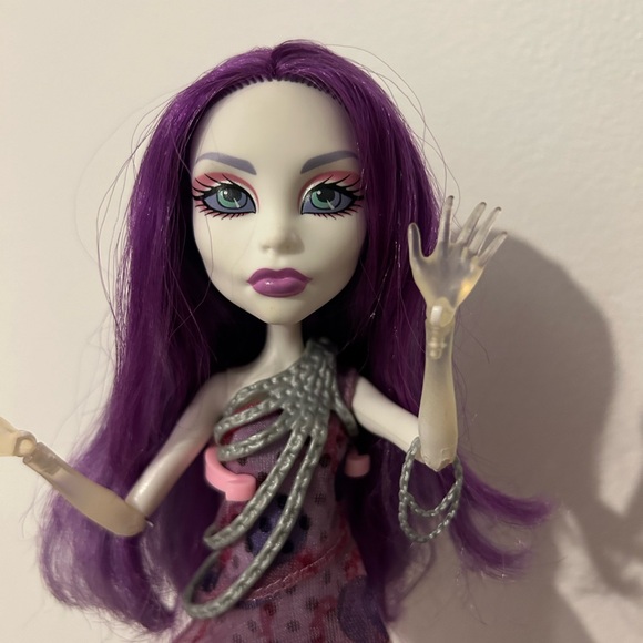 Monster High Doll Spectra Vondergeist Dot Dead Gorgeous (G1) - Picture 1 of 5